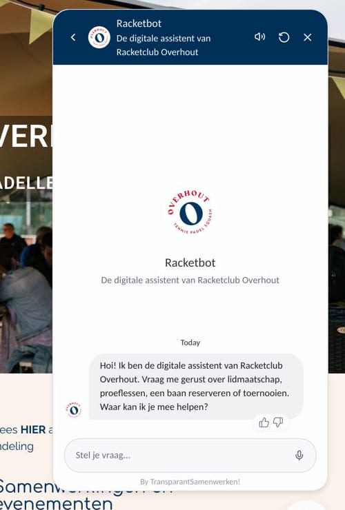 Detail van rcoverhout.nl: het geopende paneel van Racketbot, dat zich voorstelt als de digitale assistent van Racketclub Overhout en vraagt waar hij mee kan helpen.